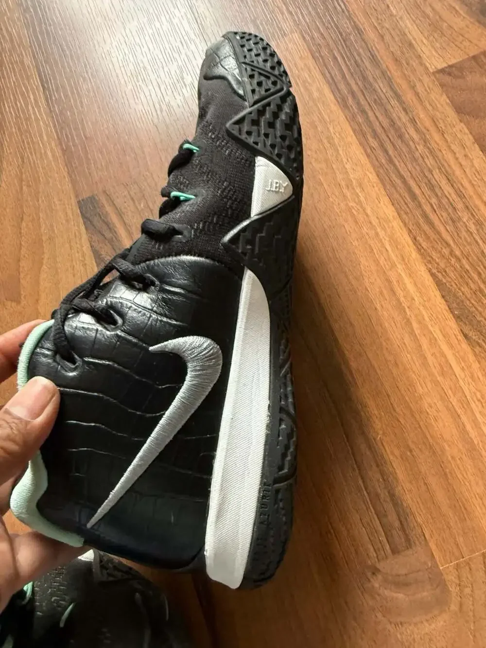 Nike Kyrie 4 GS Tiffany Tropical Twist Black Metallic Silver AA2897-390 Size 7Y